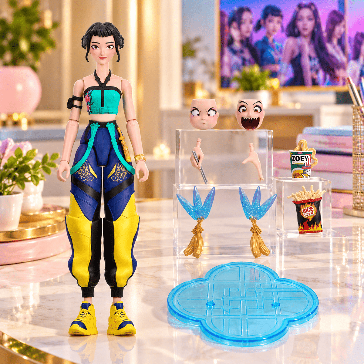 KPop Demon Hunters HUNTR/X Zoey 5.6-inch Action Figure with Accessories & Swappable Faces